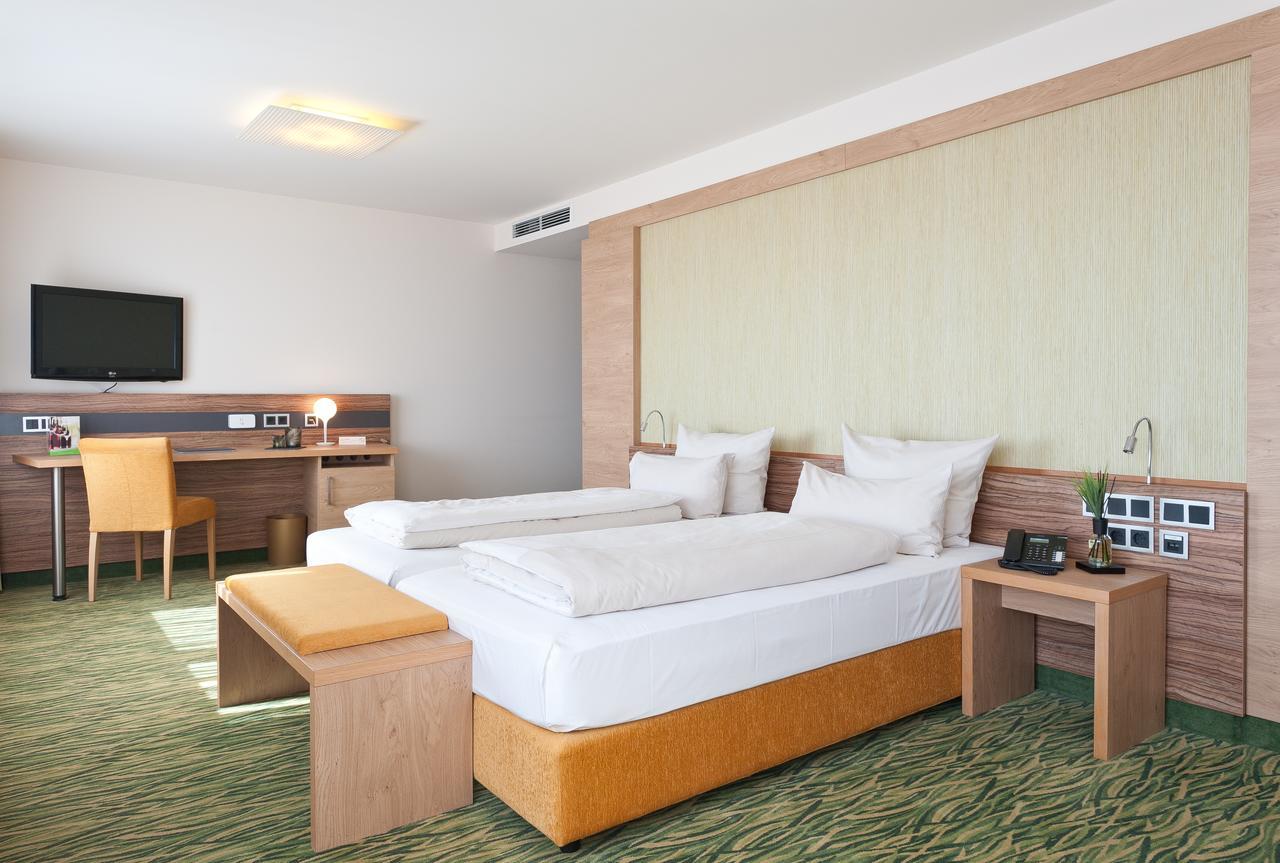 Hotel Bildungsblick Kirchseeon ภายนอก รูปภาพ
